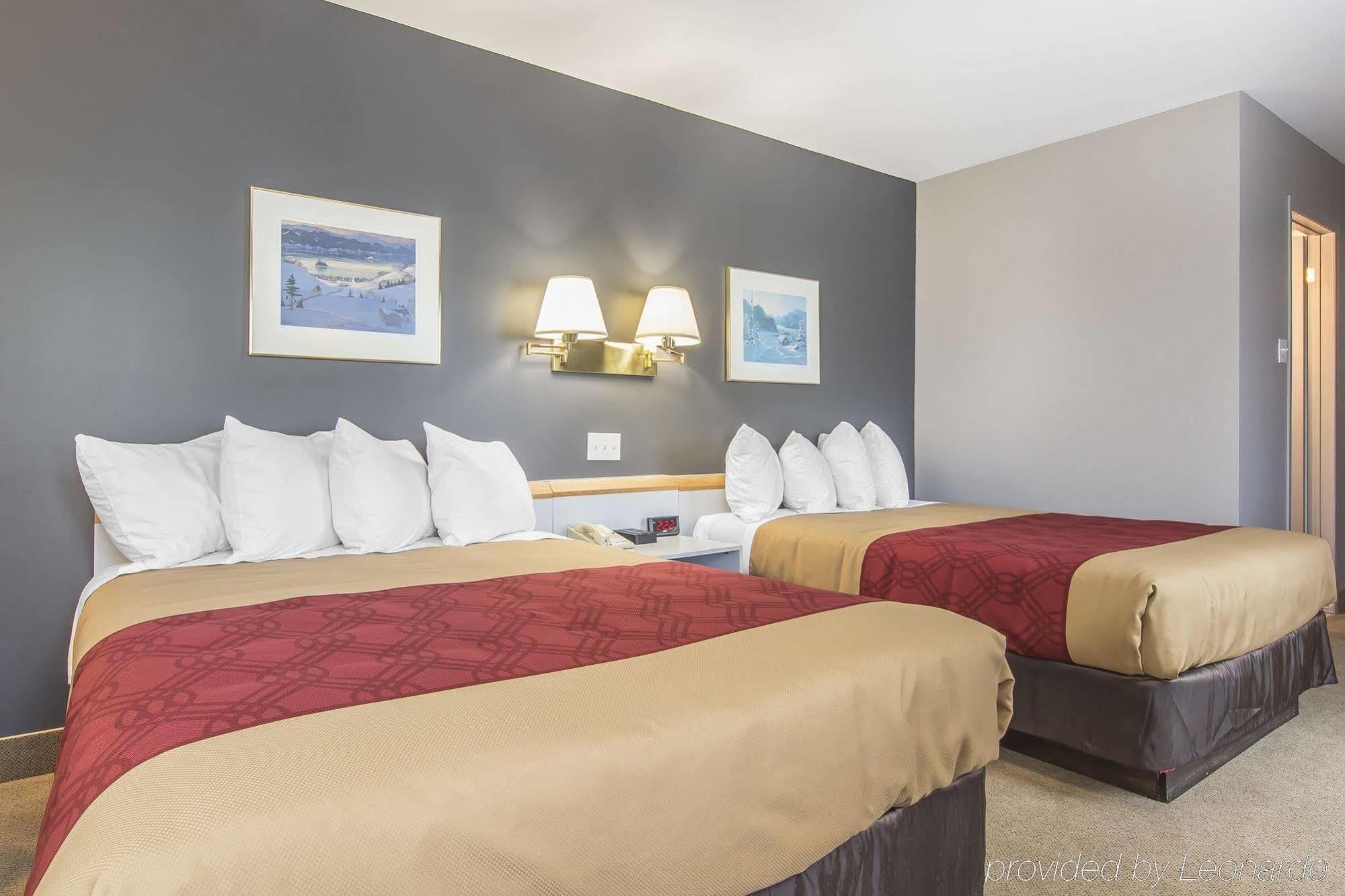 Econo Lodge La Malbaie Exteriör bild