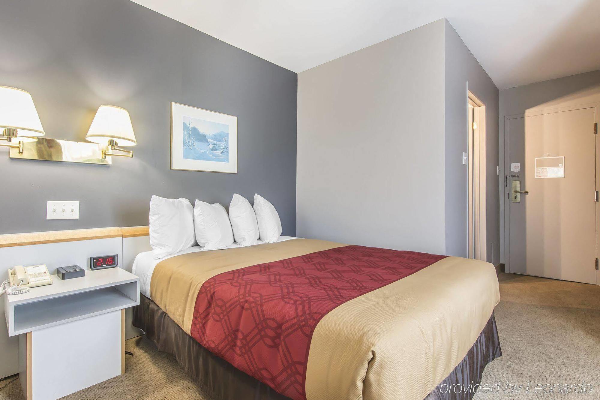 Econo Lodge La Malbaie Exteriör bild