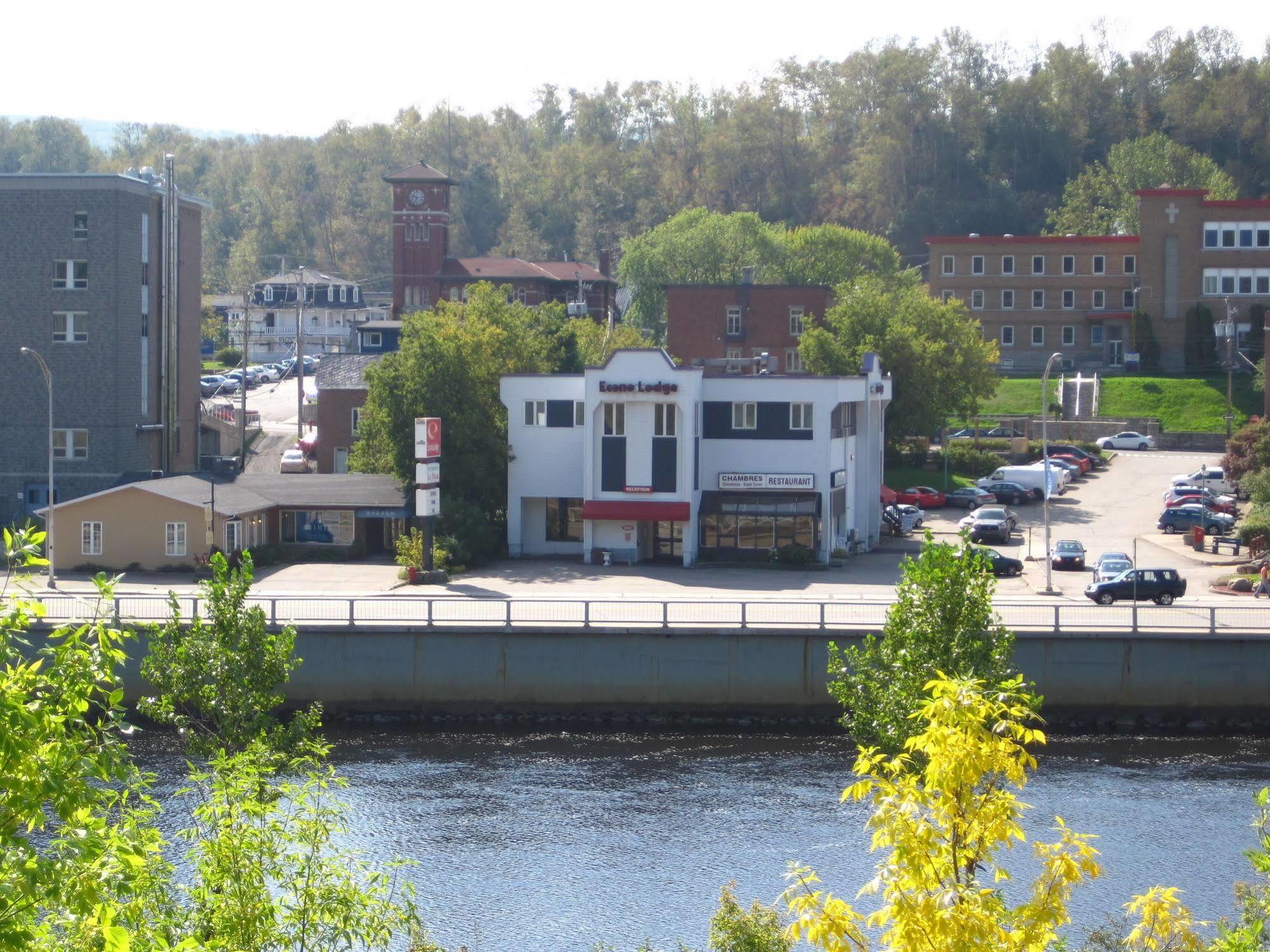 Econo Lodge La Malbaie Exteriör bild